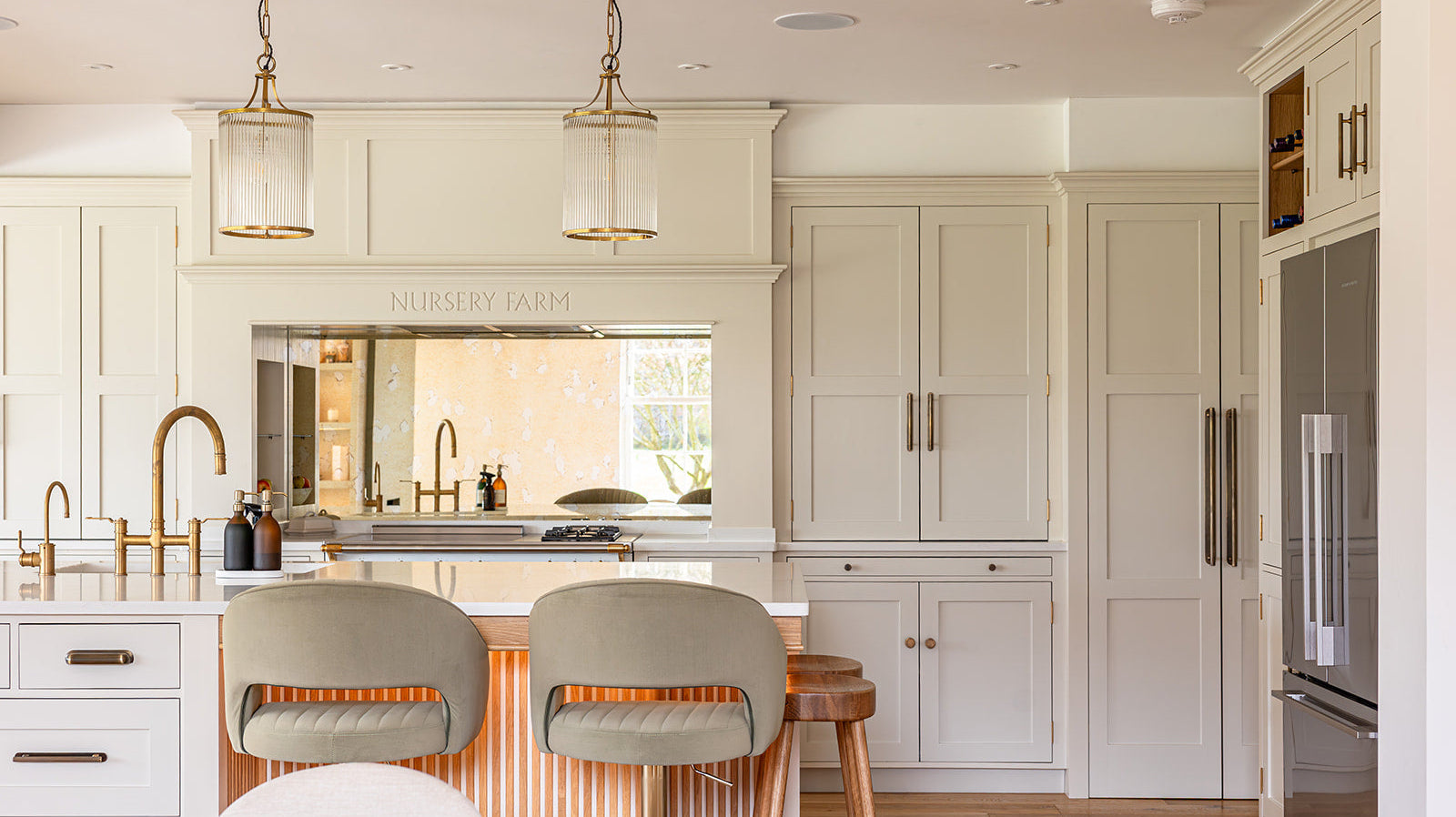 Where to position handles on kitchen cabinets