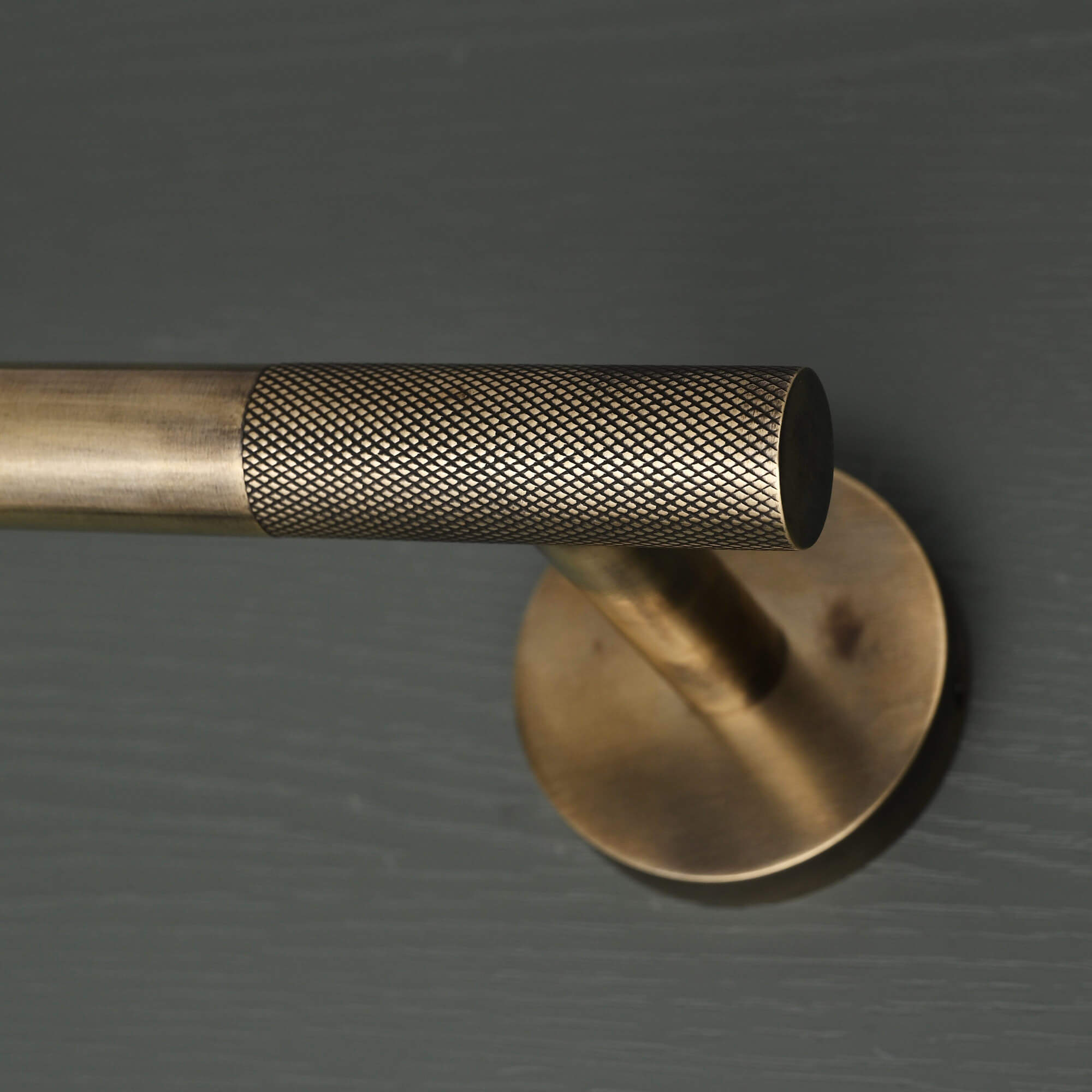 Luxe Knurled Brass Toilet Roll Holder - Toilet Roll Holders - Yester Home - Yester Home