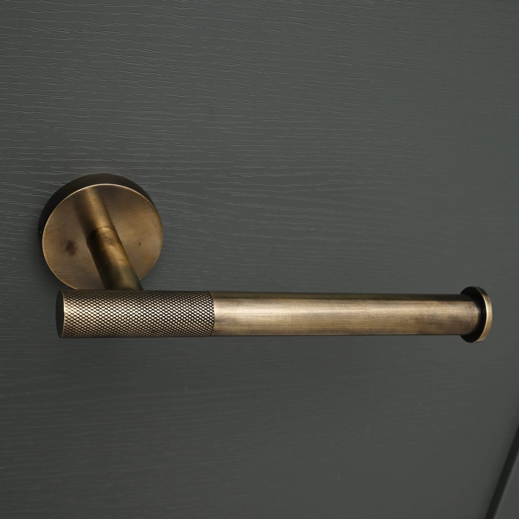 Luxe Knurled Brass Toilet Roll Holder - Toilet Roll Holders - Yester Home - Yester Home