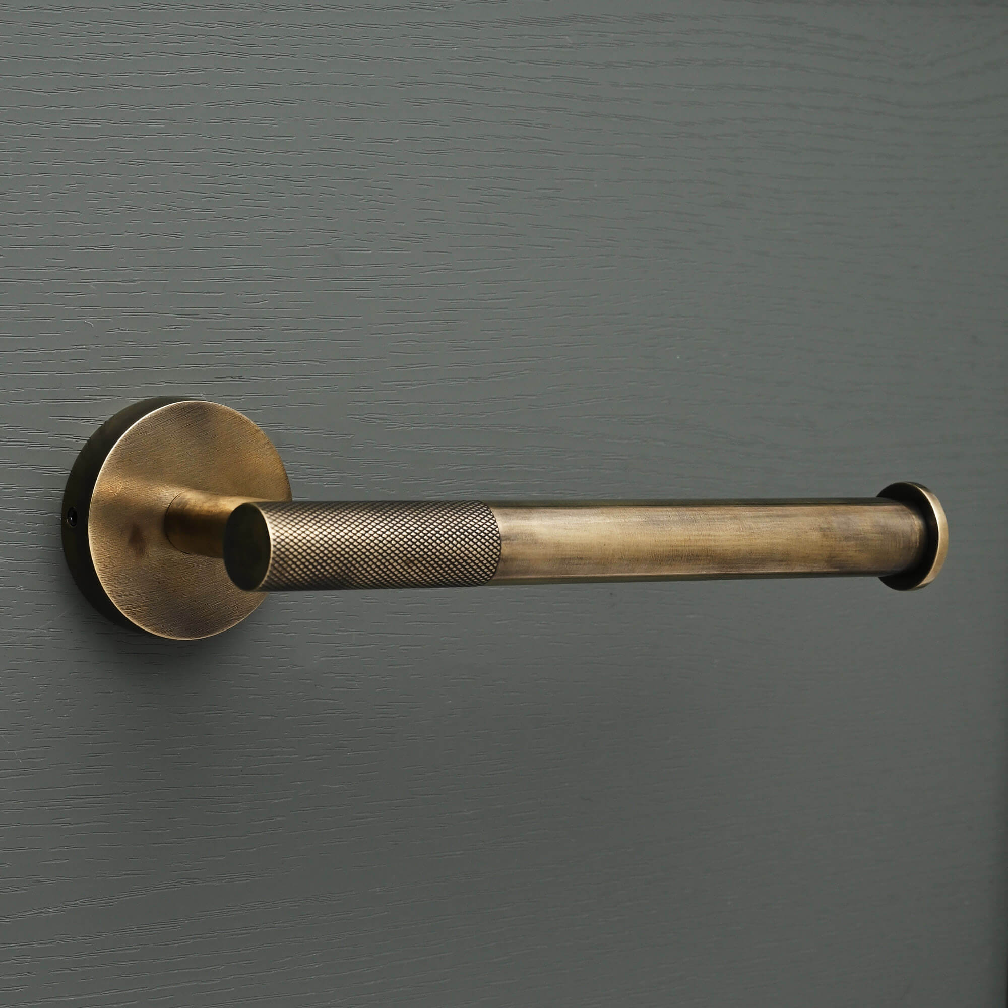 Luxe Knurled Brass Toilet Roll Holder - Toilet Roll Holders - Yester Home - Yester Home