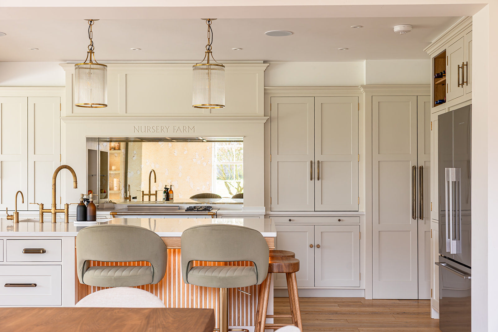 Where to position handles on kitchen cabinets
