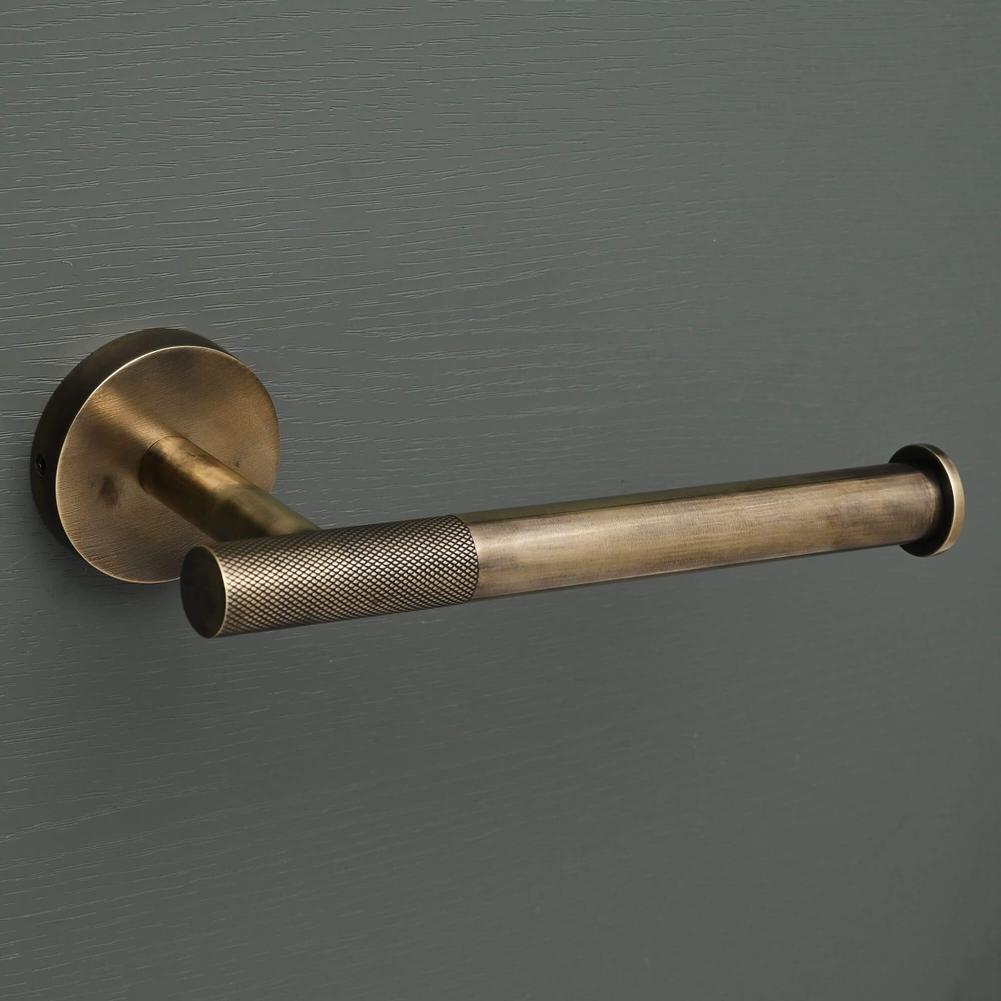 Luxe Knurled Brass Toilet Roll Holder - Toilet Roll Holders - Yester Home - Yester Home