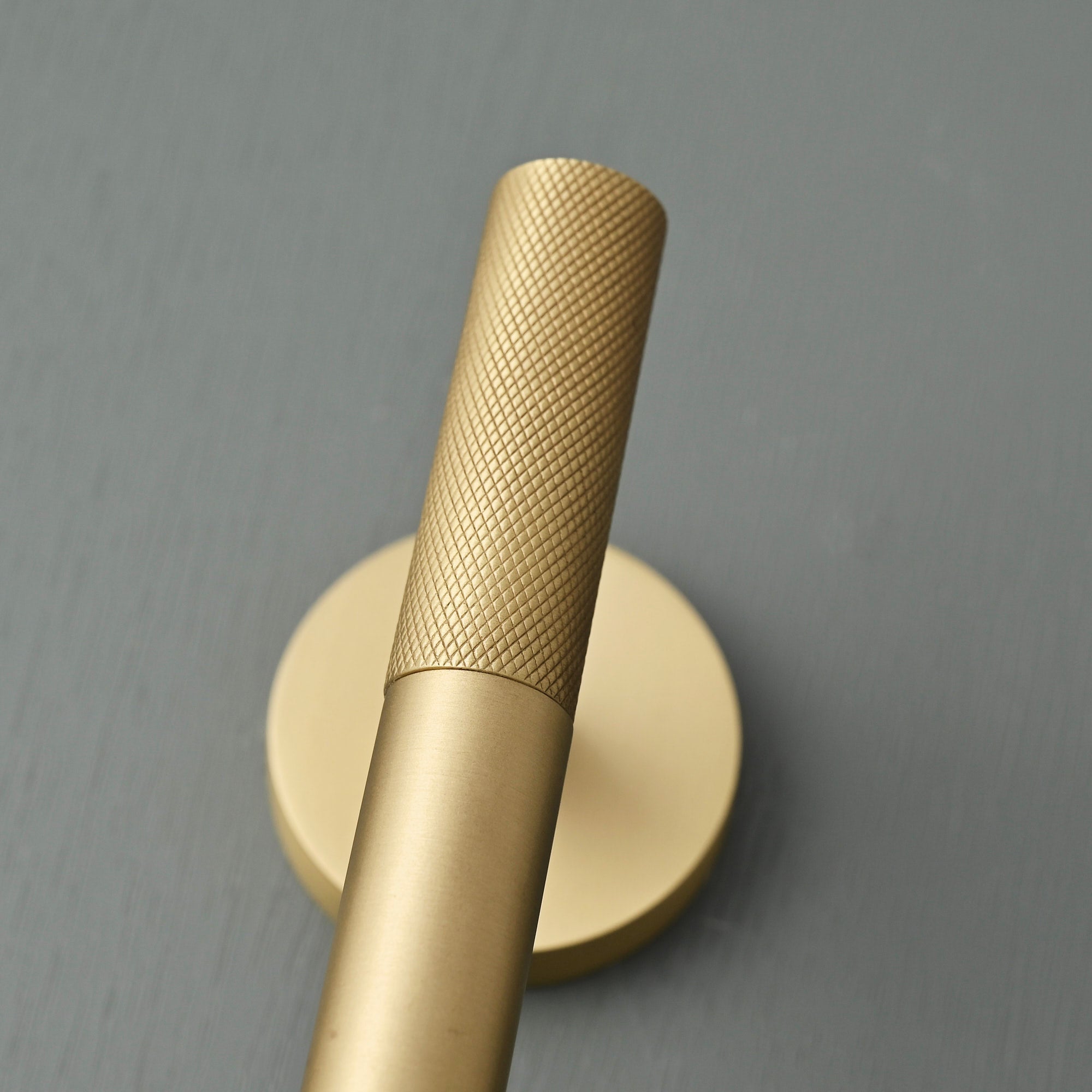 Luxe Knurled Brass Toilet Roll Holder - Toilet Roll Holders - Yester Home - Yester Home