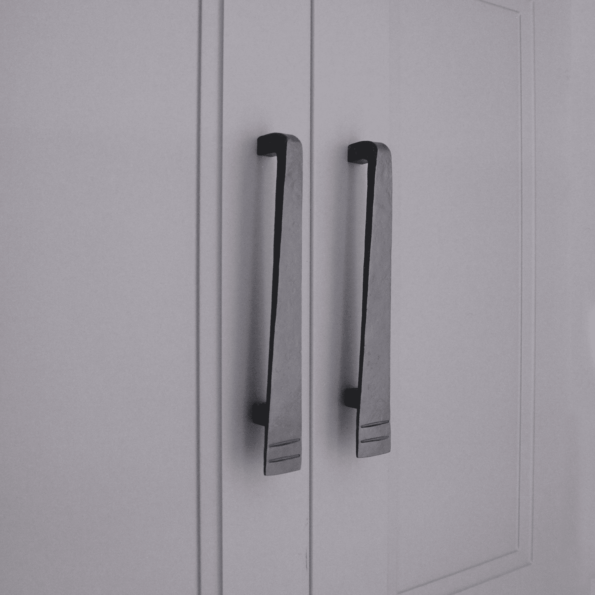 Skeg Pull Handle Medium Matt Black-Cabinet Handles-Yester Home