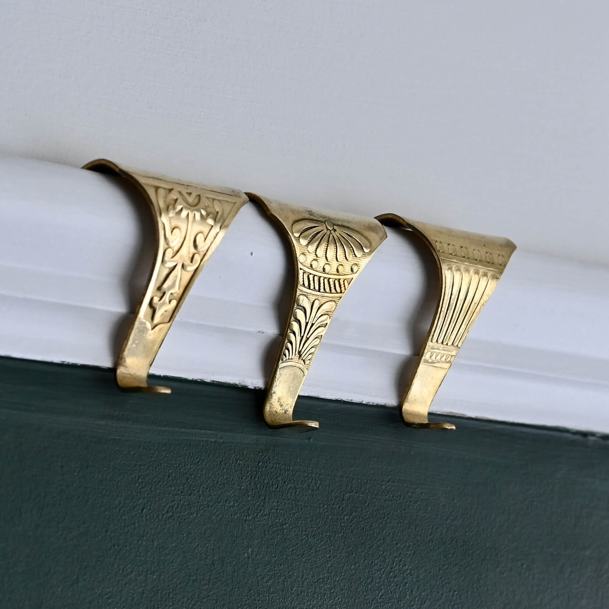 Standard No 0 Picture Hooks with Pins - Brass Plated